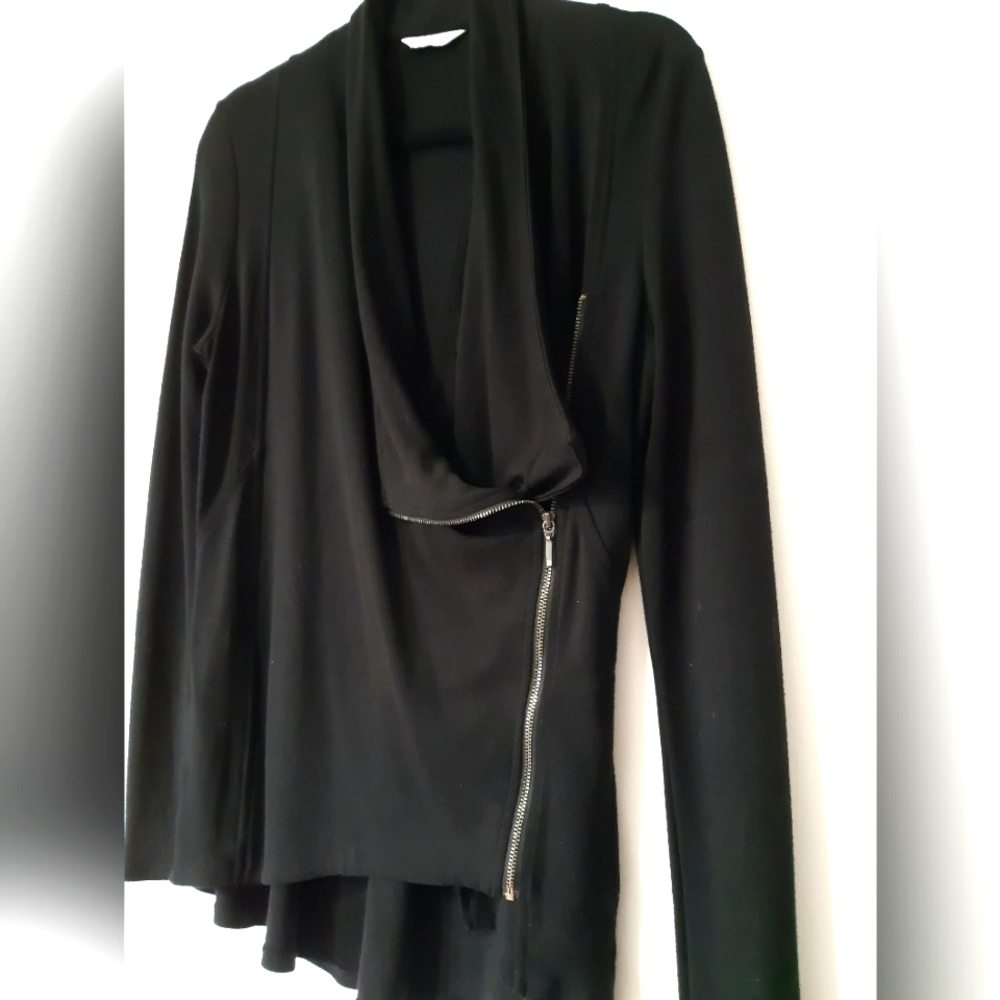 Zip up with asymmetrical zipper